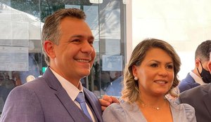Prefeito eleito ao lado da esposa, a deputada estadual Jane Panta