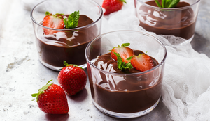 Creme de chocolate com morango (Imagem: Antonina Vlasova | Shutterstock)