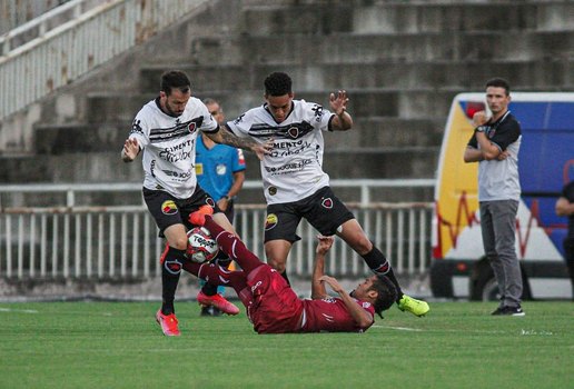 Alvinegro empatou sem gols no Almeidão