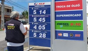 Gasolina teve queda de preço em 83 postos da capital.