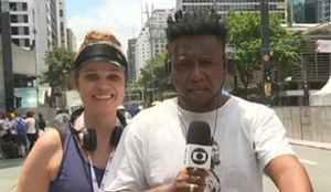 Repórter dá fora em "Maria Bruaca" ao vivo no 'É de Casa'