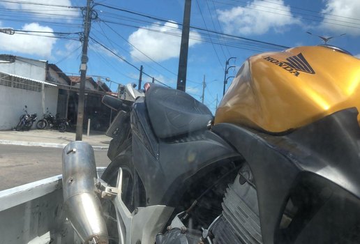 MOTO DE SUSPEITO DO ASSALTO NO MANGABEIRA SHOPPING