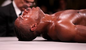 Boxeador morre apos ser nocauteado em combate