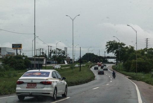 Dia deve ter períodos de nublado com chuva a qualquer hora