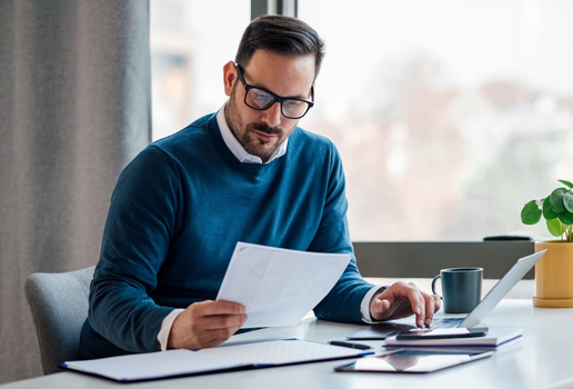 É importante não deixar para organizar as finanças da empresa apenas em dezembro (Imagem: Moon Safari | Shutterstock)