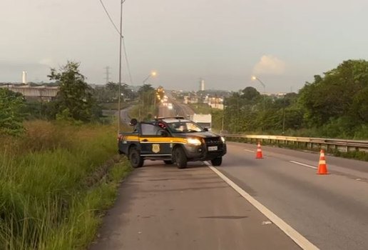 Dupla morre atropelada ao tentar atravessar BR-101, em João Pessoa