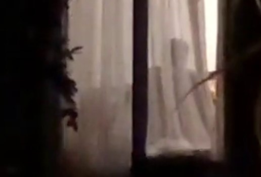 Video homem flagrado agredindo esposa em suite de resort de luxo