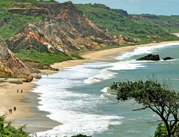 Praia de Tambaba fica no Litoral Sul da Paraíba