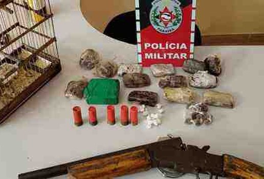 Policia Militar apreende arma e drogas em acao de combate ao trafico no Litoral Sul da Paraiba