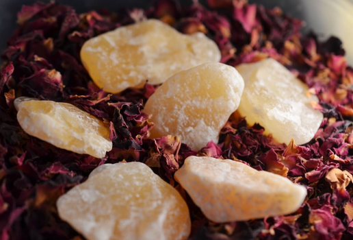 Cristal calcita laranja pode ajudar a aumentar a libido (Imagem: Holly Mazour | Shutterstock)