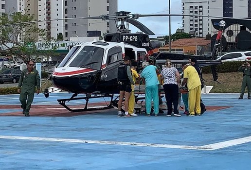 Acidente com caçamba deixa um ferido e mobiliza helicóptero na Paraíba