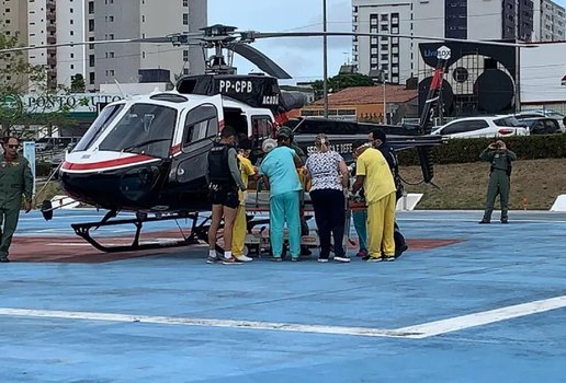 Acidente com caçamba deixa um ferido e mobiliza helicóptero na Paraíba