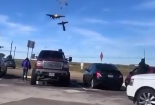 Vídeo | Aviões colidem no ar durante apresentação nos EUA