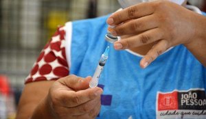 Vacinação terá terceira dose para quem tem 40 anos ou mais