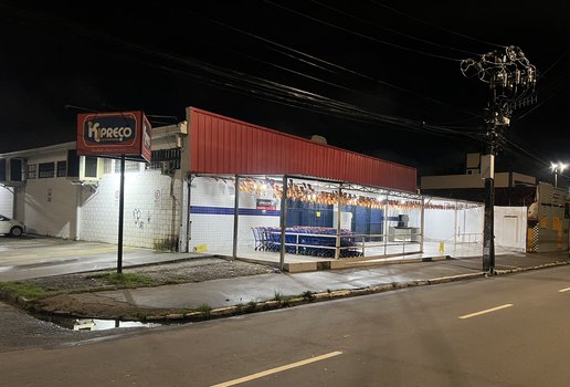 Durante o assalto, suspeitos levaram dinheiro e mercadorias