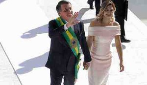 Vestido de Michelle Bolsonaro na posse sera leiloado Engajada