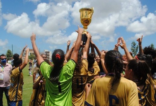 Em 2021, as meninas no VF4 ergueram a taça de campeãs