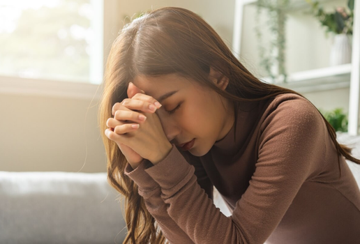 As novenas remontam à tradição cristã e têm como objetivo pedir uma graça especial (Imagem: Kmpzzz | Shutterstock)