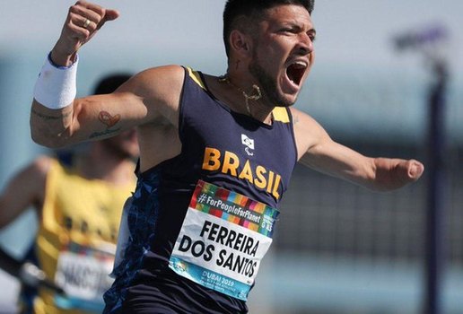 Petrúcio Ferreira quebra próprio recorde mundial paralímpico dos 100m