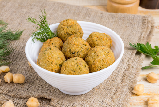 Bolinho de grão-de-bico e atum (Imagem: Ratov Maxim | Shutterstock)
