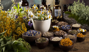 Banhos com ervas ajudam a afastar as energias negativas e aumentam a conexão com a natureza (Imagem: Sebastian Duda | Shutterstock)