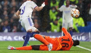 Craque francês Karim Benzema marcou 3 vezes em pelo Stamford Bridge
