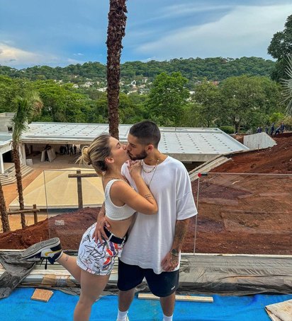 No Instagram, até Anitta ficou chocada com o tamanho do imóvel: "Um shopping"