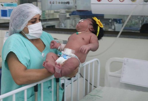 Super bebê nasce com 7 quilos e surpreende médicos