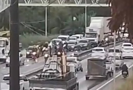 Trânsito ficou congestionado na rodovia