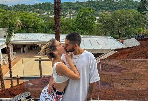 No Instagram, até Anitta ficou chocada com o tamanho do imóvel: "Um shopping"