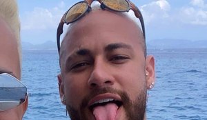 Neymar está em Ibiza aproveitando as férias