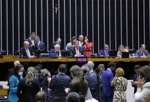 Câmara aprova texto-base de projeto que limita ICMS sobre combustíveis