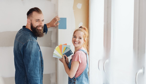 Diversos aspectos podem influenciar a escolha da tinta para a parede (Imagem: stockfour | Shutterstock)