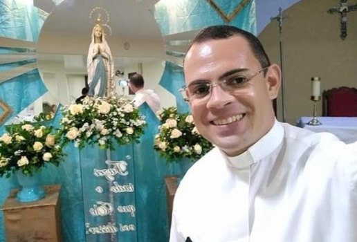 Padre de 38 anos morre afogado apos salvar duas pessoas diz diocese