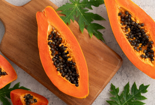 As sementes do mamão têm propriedades benéficas para a saúde (Imagem: Romix Image | Shutterstock)