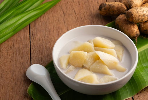 Inhame cozido com leite de coco (Imagem: Kritchai7752 | Shutterstock)
