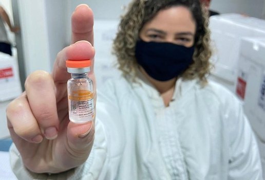Paraiba distribui mais 57 mil doses da Corona Vac e municipios podem vacinar idosos a partir dos 75 anos