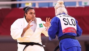 Lesionada em Tóquio, judoca Maria Suelen vai passar por cirurgia no Brasil
