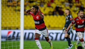 Bruno Henrique marcou os dois gols do Flamengo contra o Barcelona-EQU
