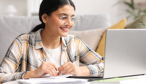 Uma preparação de qualidade é a chave para conquistar um bom desempenho no vestibular (Imagem: YURII MASLAK | Shutterstock)