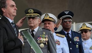 Jair Bolsonaro e militares.