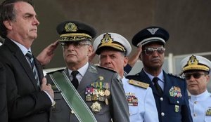 Jair Bolsonaro e militares.