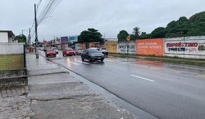 Dia começou com chuvas na capital paraibana