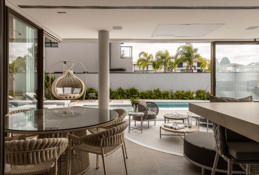 O forro contribui para a valorização do ambiente (Projeto: Meneghisso & Pasquotto Arquitetura | Imagem: JP Image)