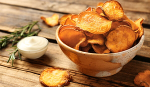 Chips de batata-doce com alecrim (Imagem: New Africa | Shutterstock)