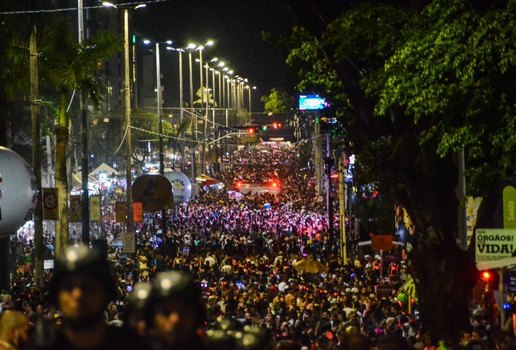 Bloco Virgens de Tambaú desfilou entre a noite deste domingo e a madrugada de segunda