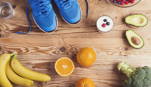 O cuidado com a alimentação pode reduzir o risco de lesões em quem pratica corrida (Imagem: Ground Picture | Shutterstock)