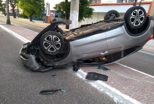 Motorista deixou o local após o acidente