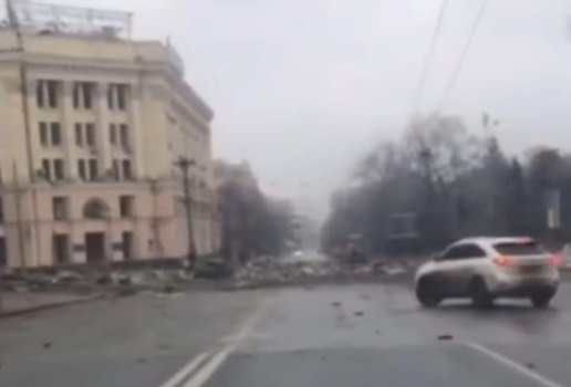 Destroços em Kharkiv após ataque russo