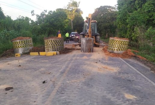Ponte entre Alhandra e Caapora e totalmente interditada e trafego e feito por rotas alternativas